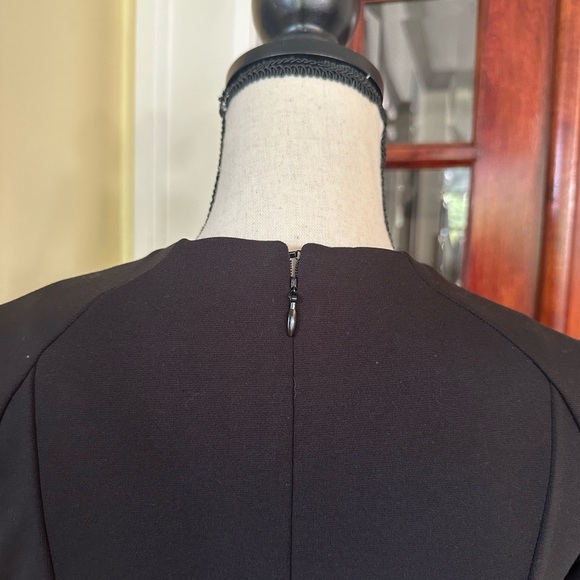 TAHARI | Black Knee-Length Dress with Notched V-Neck, Size 4 - Picture 5 of 10